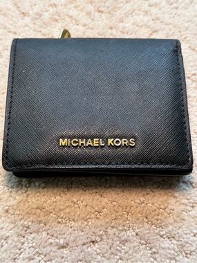 Michael Kors Jet Set Travel Saffiano Leather Card Holder